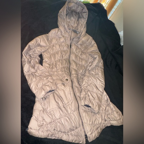 Athleta uptown down hooded puffer jacket size S pre owned - Picture 3 of 9